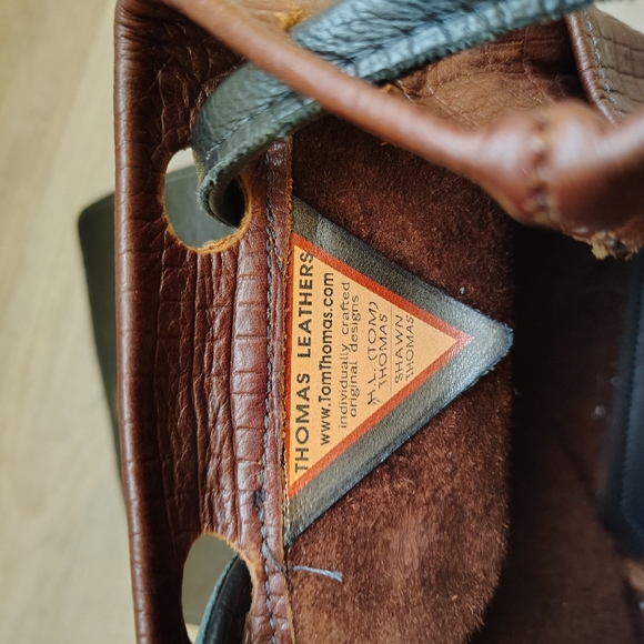 Thomas Leathers Mini Drawstring Bucket Bag 5" X7"X3" 20" Drop - Picture 4 of 9